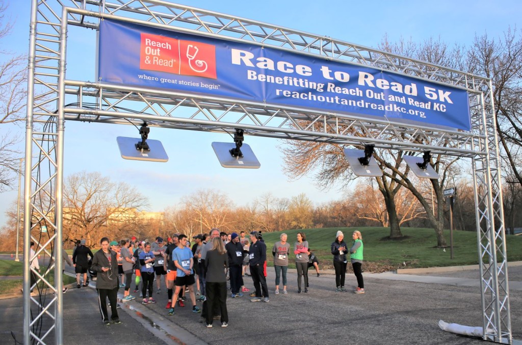 runners with sign take 3- 2MB